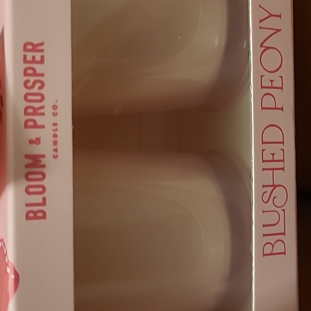 Bloom + Prosper Blushed Peony Candle Set - Picture 3 of 5